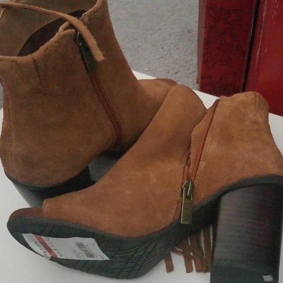 Boots - Picture 2 of 5